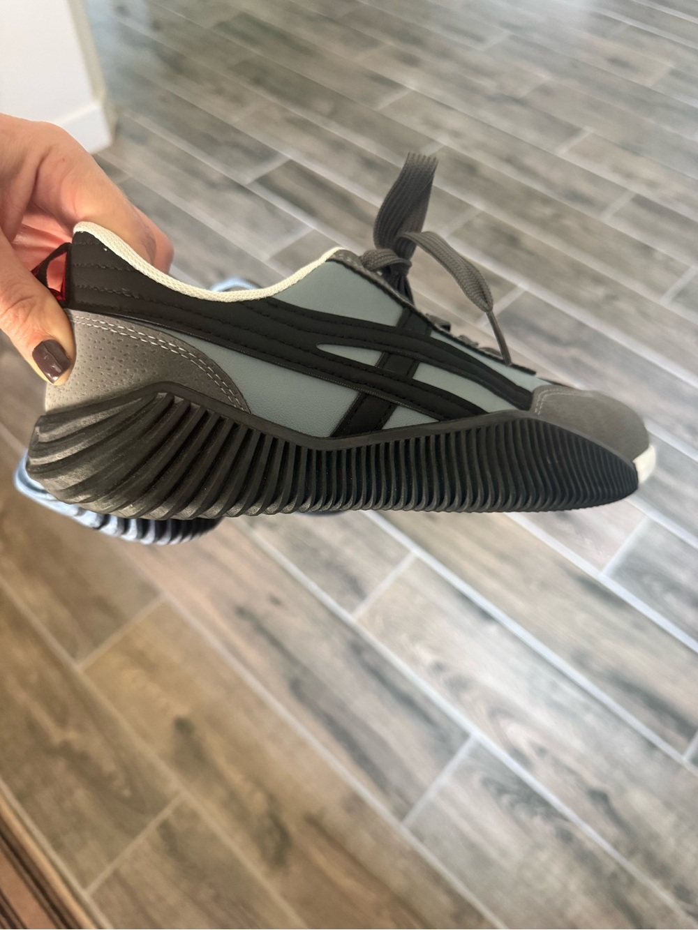 Women’s De Florance Gray and Black Athletic Sneakers - Lightweight Performance